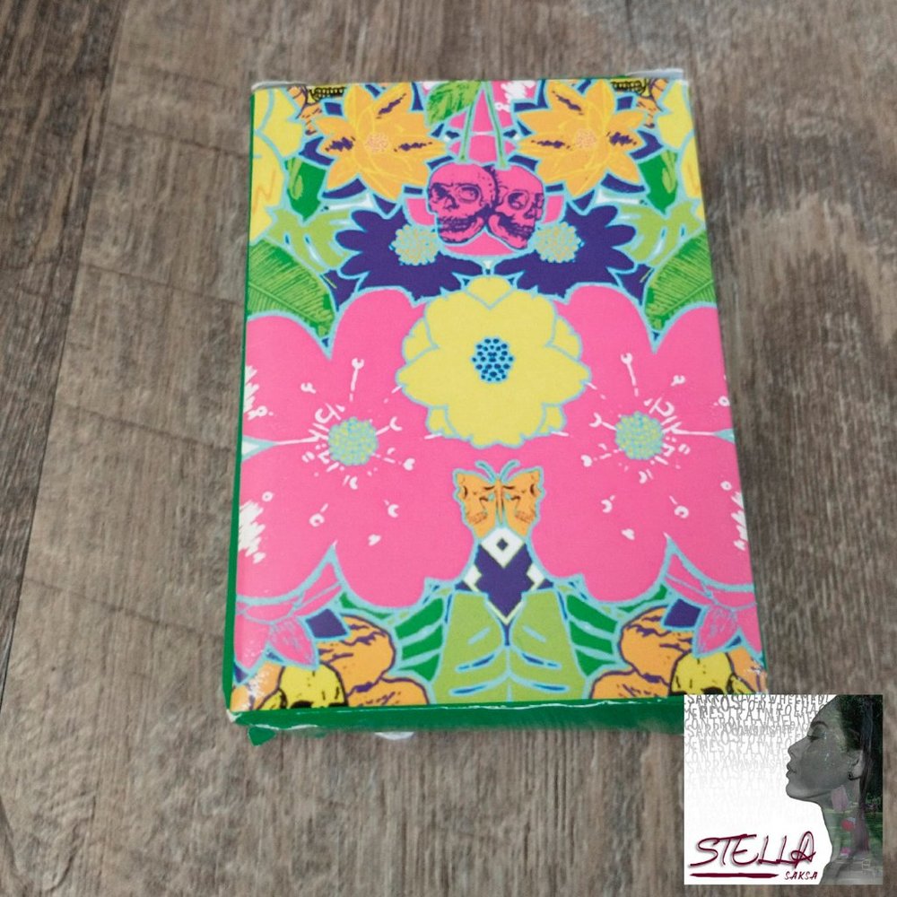👄 Stella Saksa Floral Skulls Playing Cards